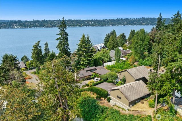 12530 Holmes Point Drive NE, Kirkland, WA 98034