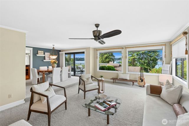 12530 Holmes Point Drive NE, Kirkland, WA 98034