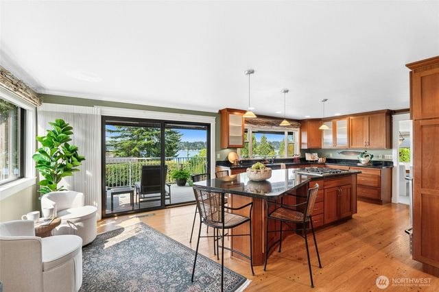 12530 Holmes Point Drive NE, Kirkland, WA 98034