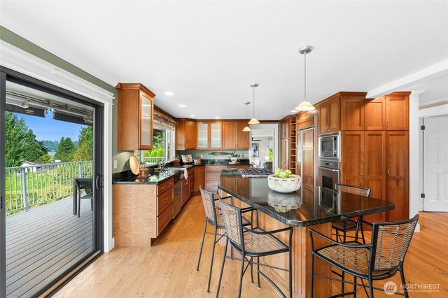 12530 Holmes Point Drive NE, Kirkland, WA 98034