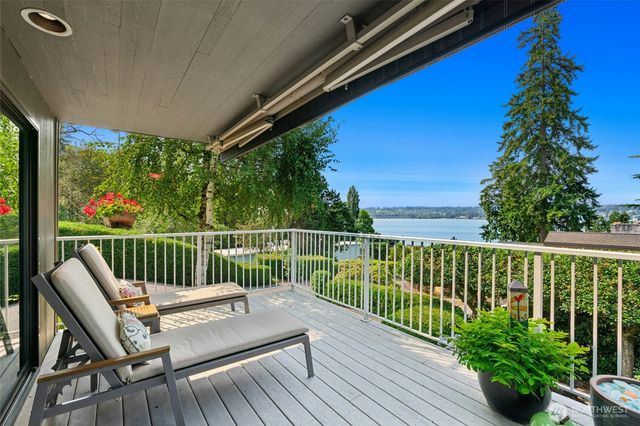 12530 Holmes Point Drive NE, Kirkland, WA 98034