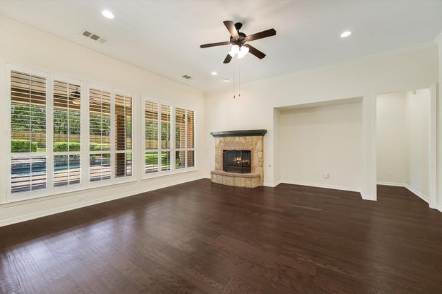 560 Aspen DR, Austin, TX 78737