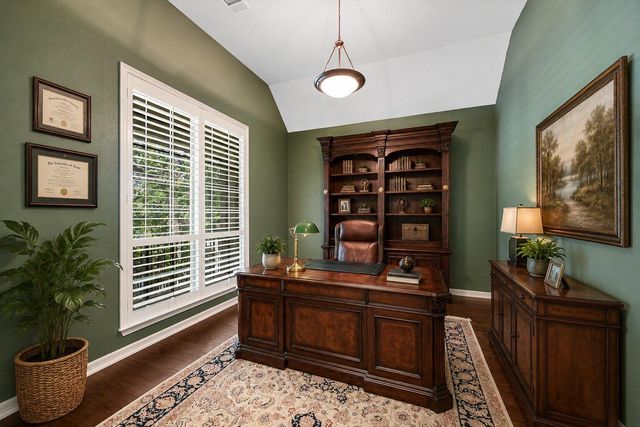 560 Aspen DR, Austin, TX 78737