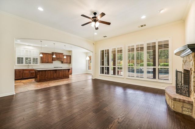 560 Aspen DR, Austin, TX 78737