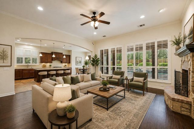 560 Aspen DR, Austin, TX 78737
