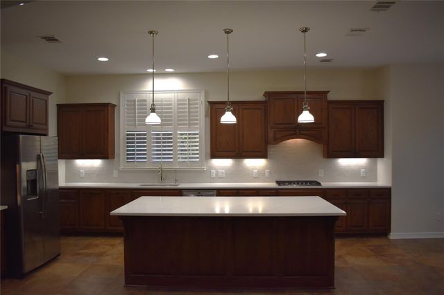 560 Aspen DR, Austin, TX 78737