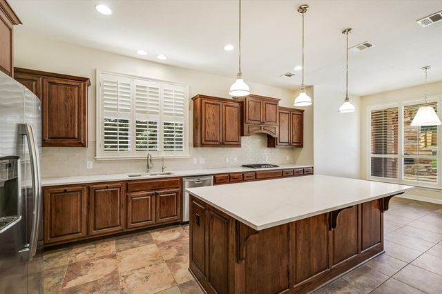 560 Aspen DR, Austin, TX 78737