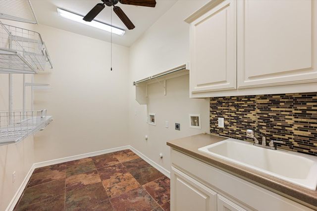 560 Aspen DR, Austin, TX 78737