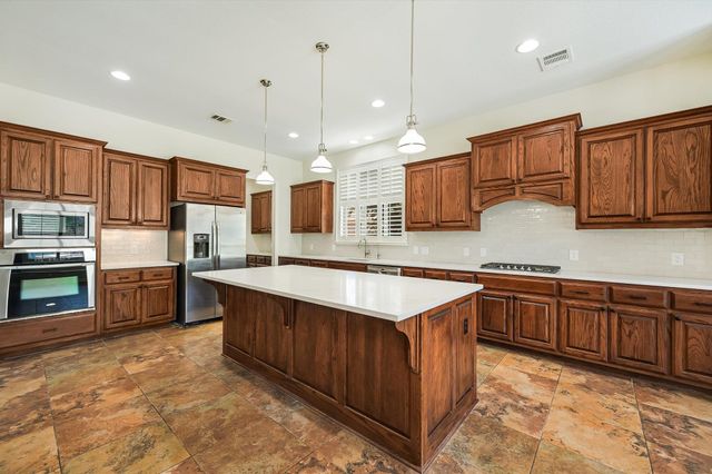 560 Aspen DR, Austin, TX 78737