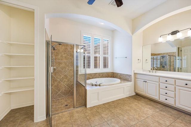 560 Aspen DR, Austin, TX 78737