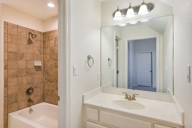 560 Aspen DR, Austin, TX 78737