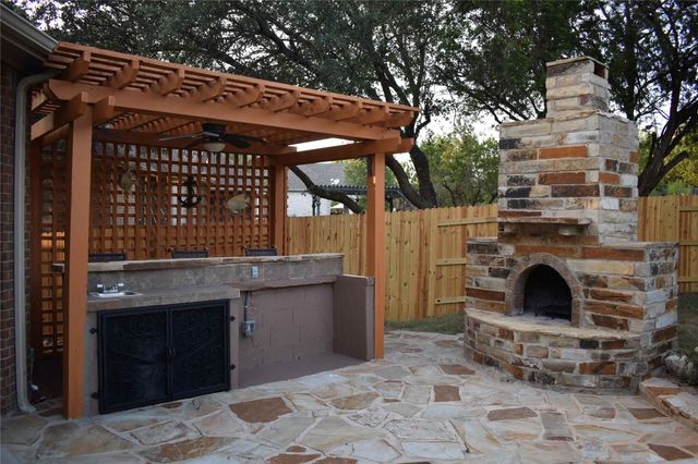 560 Aspen DR, Austin, TX 78737