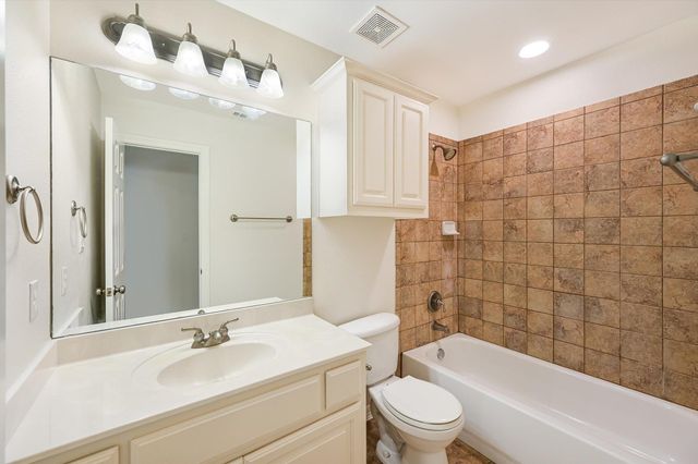 560 Aspen DR, Austin, TX 78737