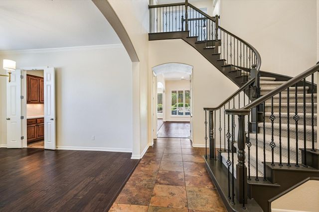 560 Aspen DR, Austin, TX 78737