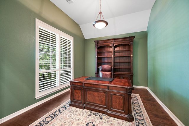 560 Aspen DR, Austin, TX 78737
