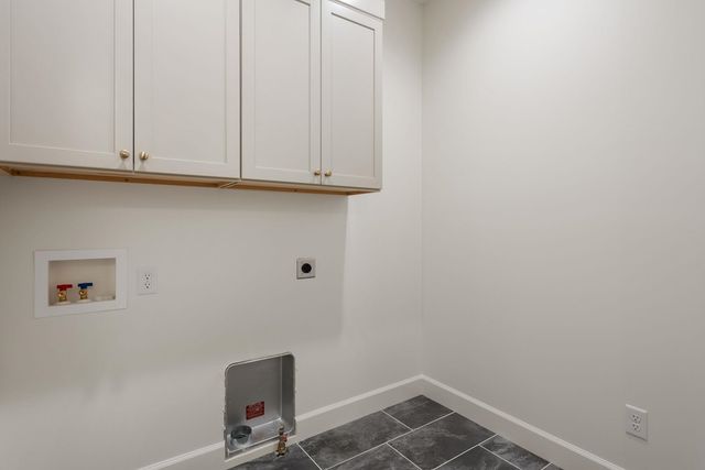 7131 Alvie Lane, Bettendorf, IA 52722