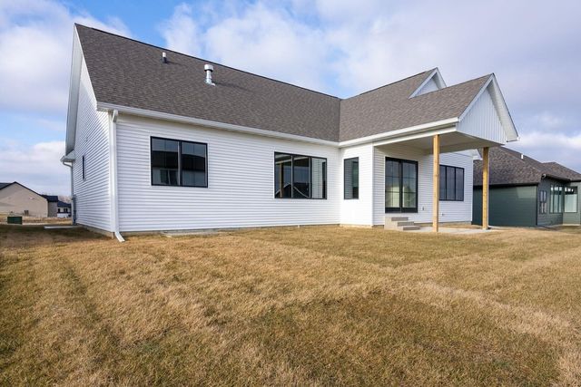 7131 Alvie Lane, Bettendorf, IA 52722