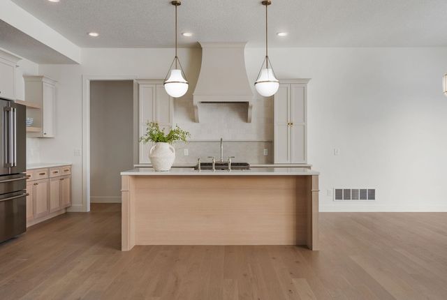 7131 Alvie Lane, Bettendorf, IA 52722