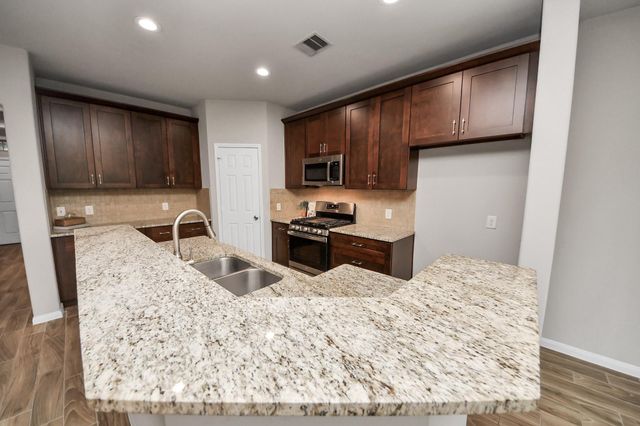 7806 King Street, Houston, TX 77028