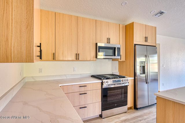 296 Jasper Loop, Ponderay, ID 83852