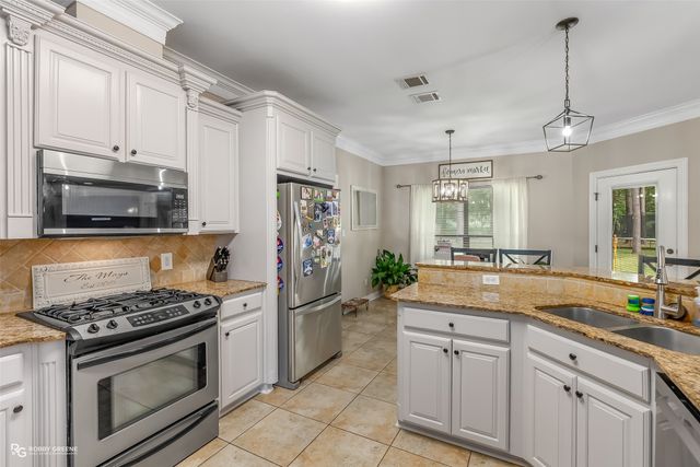 805 Grey Fox Circle, Haughton, LA 71037