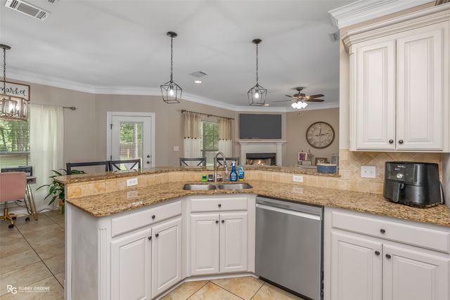 805 Grey Fox Circle, Haughton, LA 71037