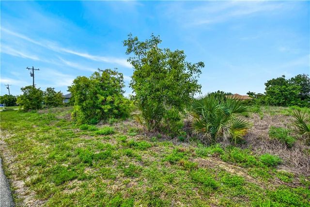 301 NW 5th TER, Cape Coral, FL 33993