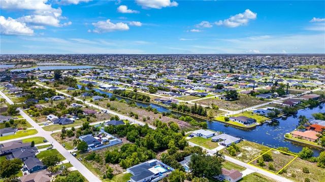 301 NW 5th TER, Cape Coral, FL 33993