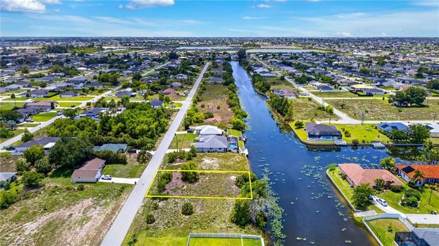 301 NW 5th TER, Cape Coral, FL 33993