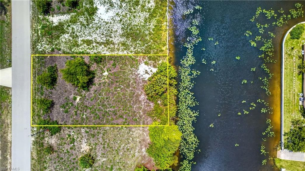 Image 2 of property listing at 301 NW 5th TER, Cape Coral, FL 33993