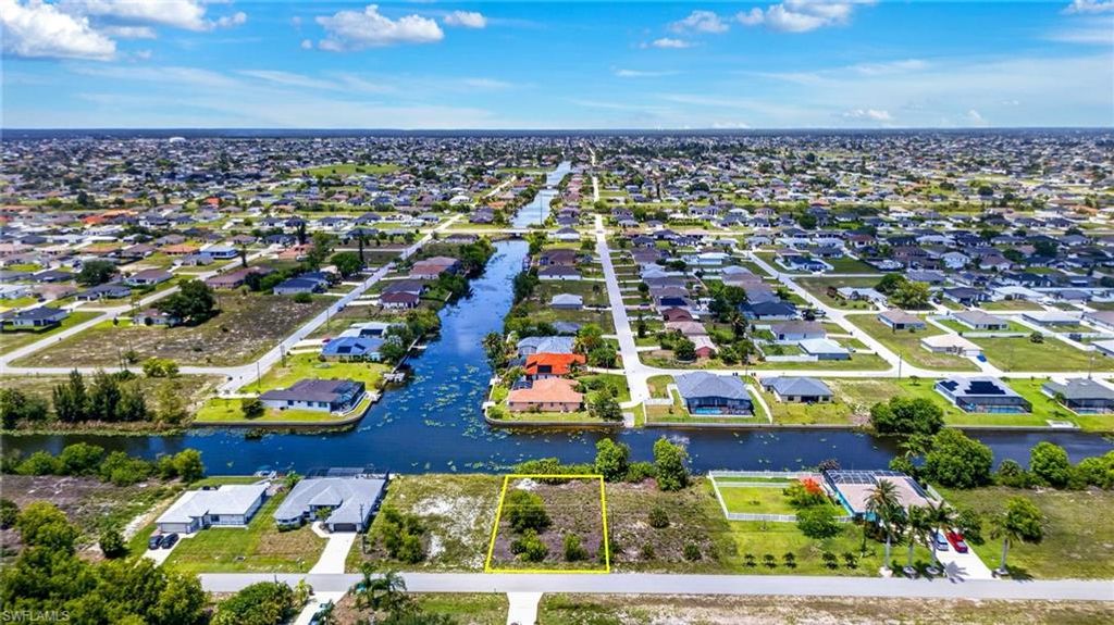 Image 9 of property listing at 301 NW 5th TER, Cape Coral, FL 33993
