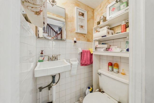 75 Walker St, Quincy, MA 02171