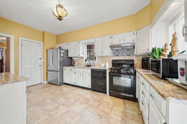 75 Walker St, Quincy, MA 02171
