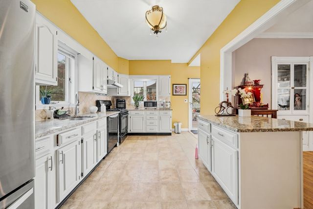 75 Walker St, Quincy, MA 02171