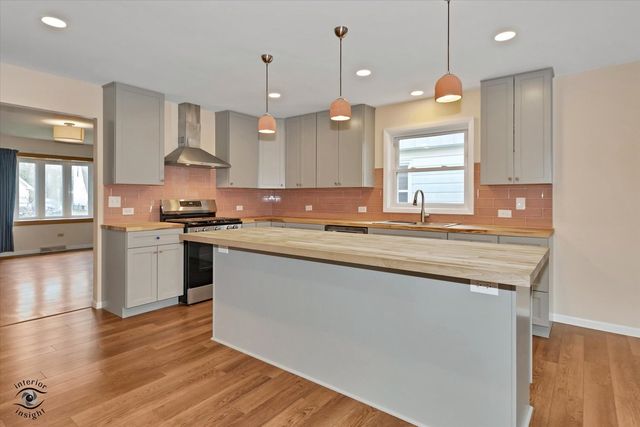 114 W Sumner Avenue, Peotone, IL 60468