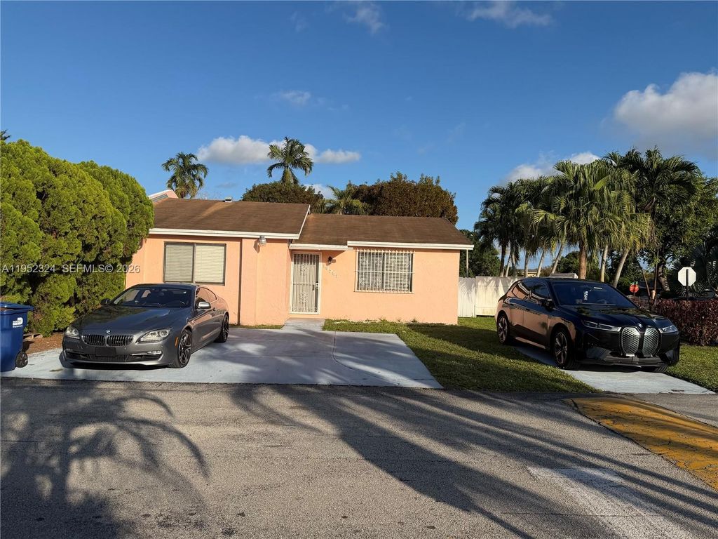 19751 NW 52nd Ct, Miami Gardens, FL 33055