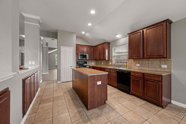 1205 Hickory Bend Lane, Fort Worth, TX 76108