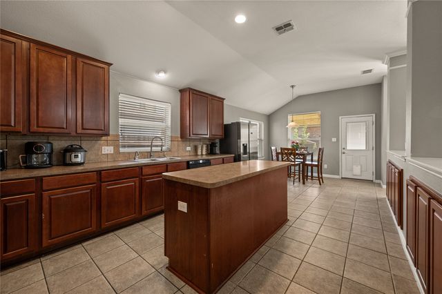 1205 Hickory Bend Lane, Fort Worth, TX 76108