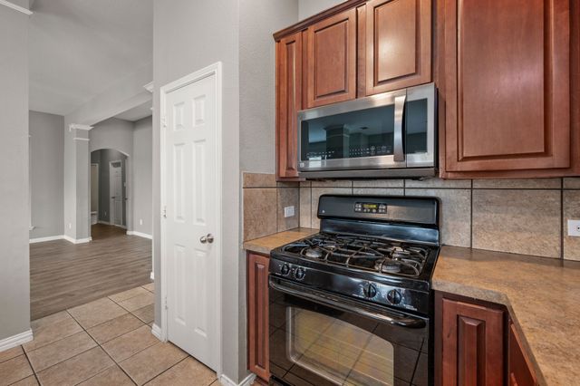 1205 Hickory Bend Lane, Fort Worth, TX 76108