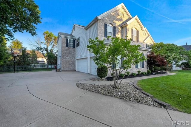 414 Isabella Manor Court, Chesterfield, MO 63017