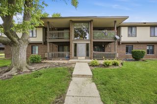 572 Somerset Lane 2, Crystal Lake, IL 60014