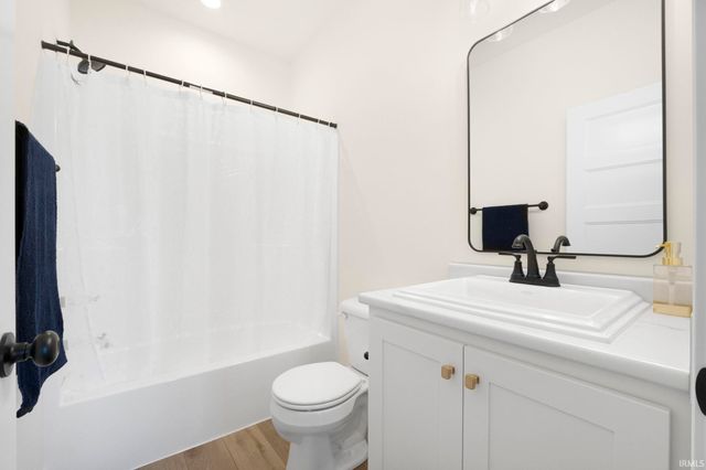 4725 Silverstone Passage, Fort Wayne, IN 46818