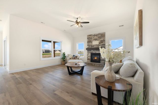 4725 Silverstone Passage, Fort Wayne, IN 46818