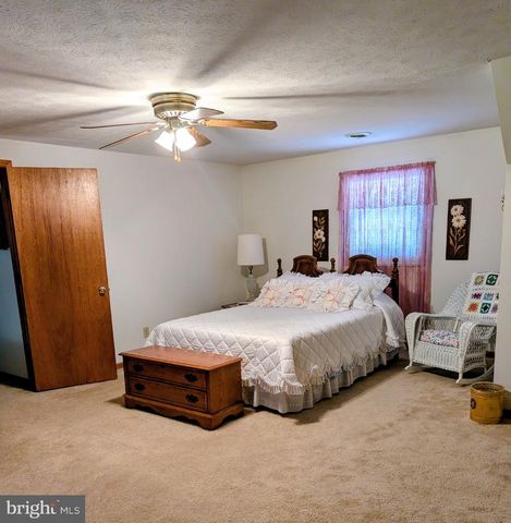 87 FALLING ROCK DR, Stuarts Draft, VA 24477