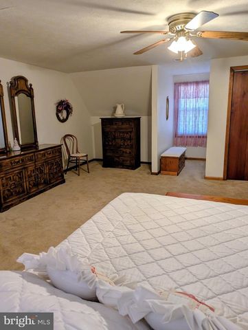 87 FALLING ROCK DR, Stuarts Draft, VA 24477