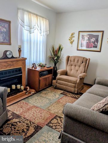 87 FALLING ROCK DR, Stuarts Draft, VA 24477