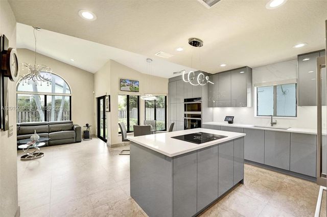 10403 Santiago St, Cooper City, FL 33026