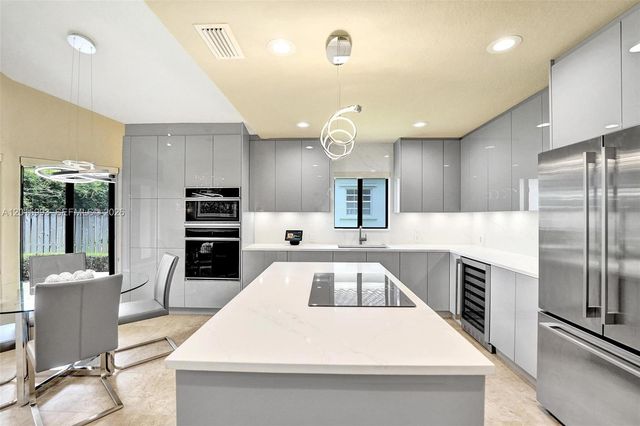 10403 Santiago St, Cooper City, FL 33026