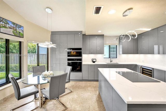 10403 Santiago St, Cooper City, FL 33026