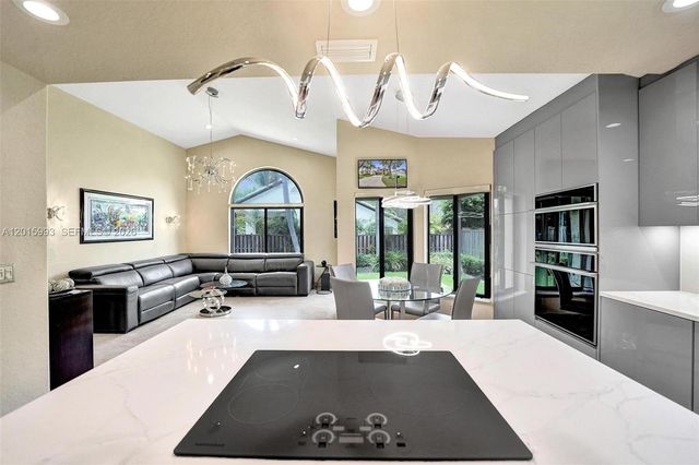 10403 Santiago St, Cooper City, FL 33026